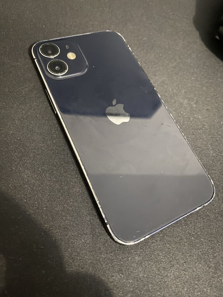 Iphone 12 mini с зарядно