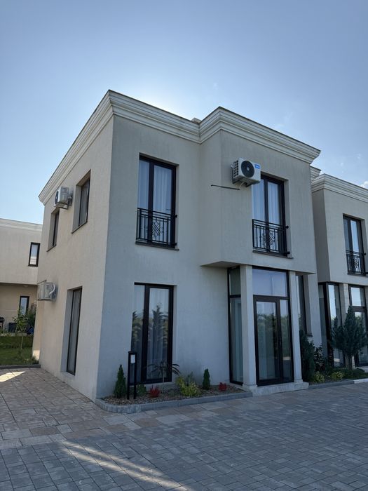 Къща под наем в затворен комплекс в град Поморие, местност Лахана