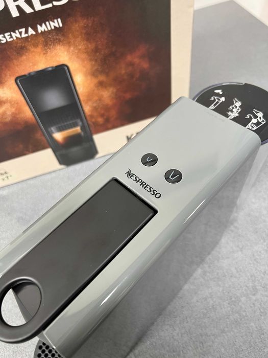 Кафемашина с капсули Nespresso by Krups Essenza Mini XN110B10 , 1260W
