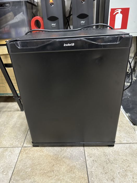 Frigidere mini bar folosite foarte putin,stare 10/10 ,pret 400 ron