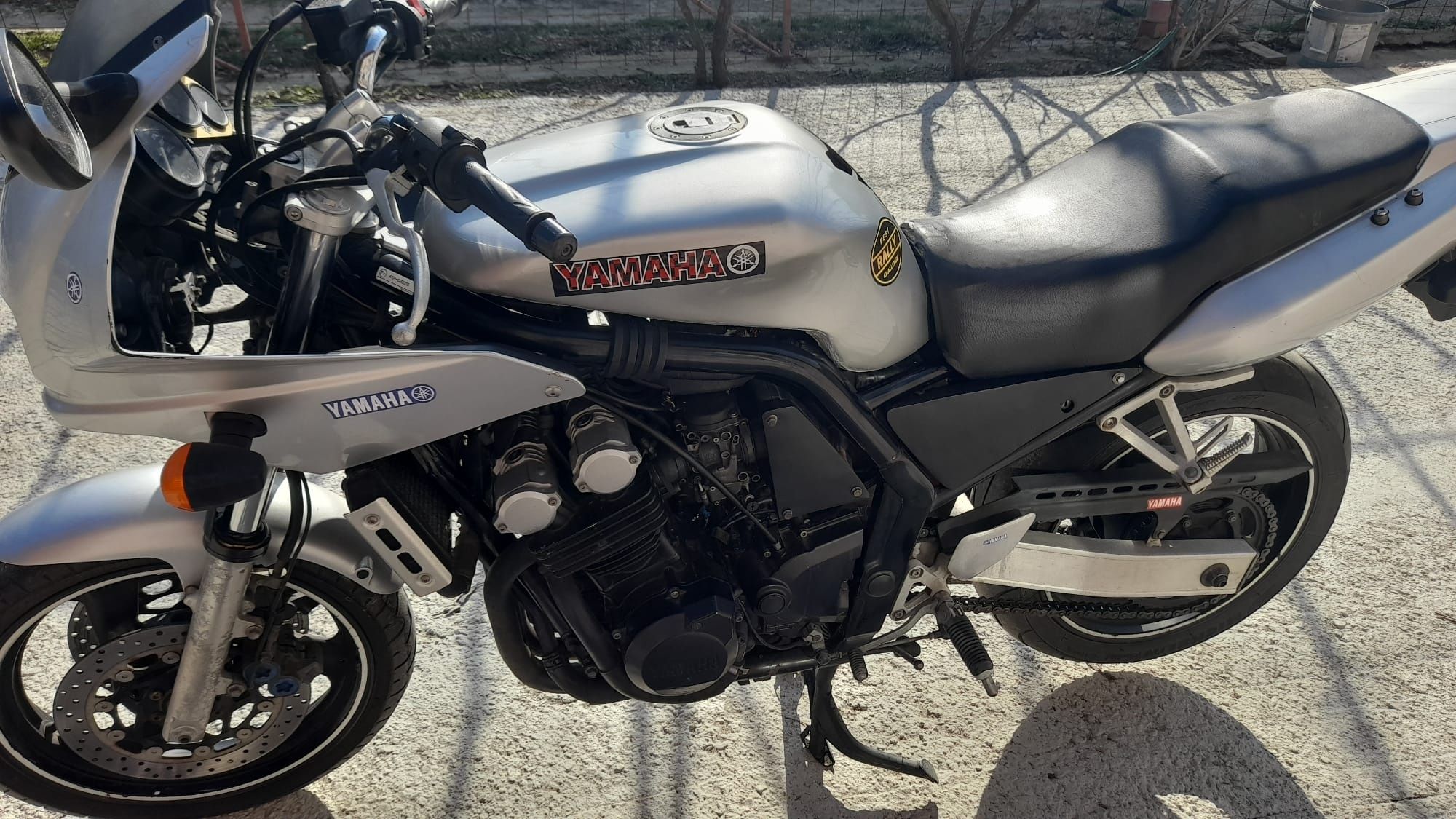 Vand Yamaha FZS 600  sau schimb cu ATV de la 300 cm in sus,4*4si Honda