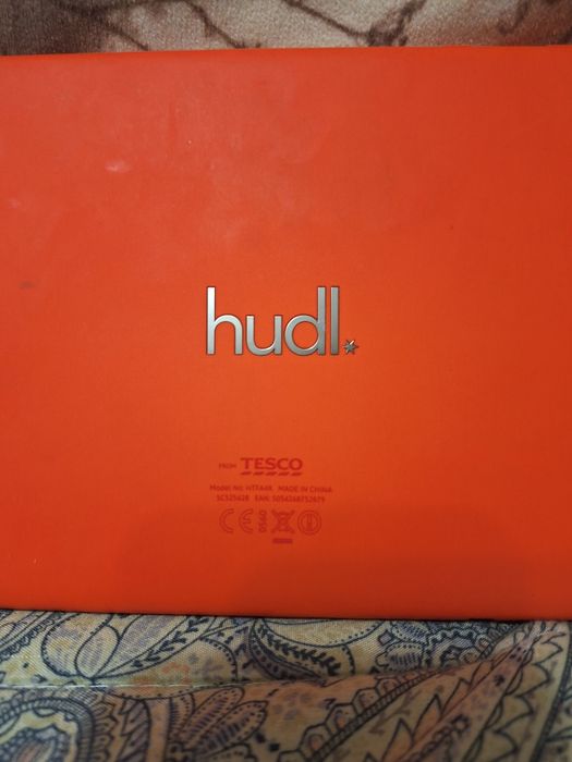 Таблет Hudl червен