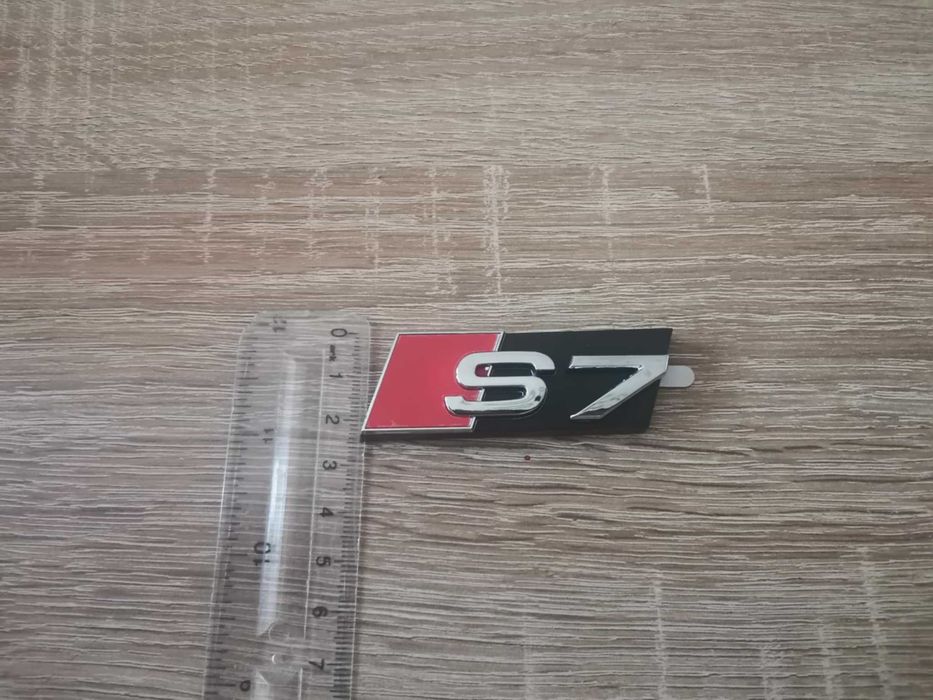 Предна решетка сребриста емблема Audi S7