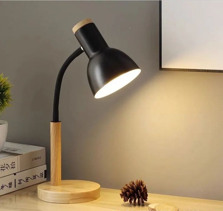 Лампа настольная светильник