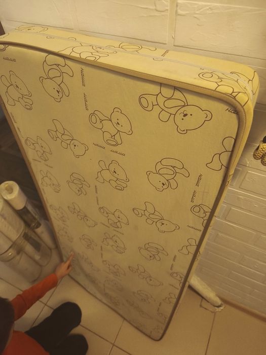 Отдам матрас с кроватью