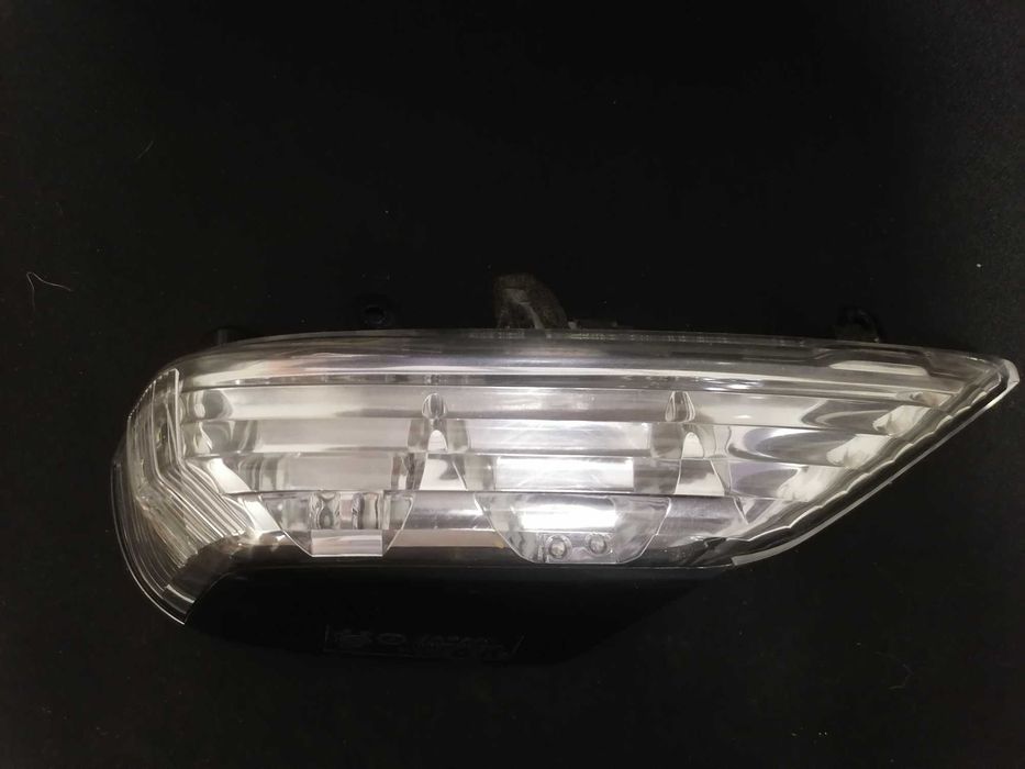 Боковой правый указатель поворота Subaru Legacy, Tribeca, Forester