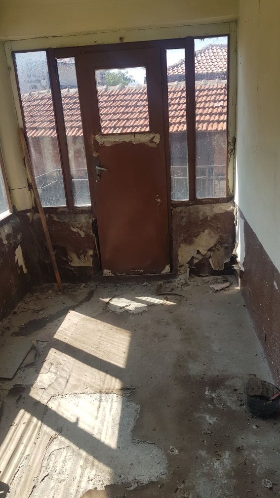 Продава къща в с.Овчарци общ.Сапарева баня