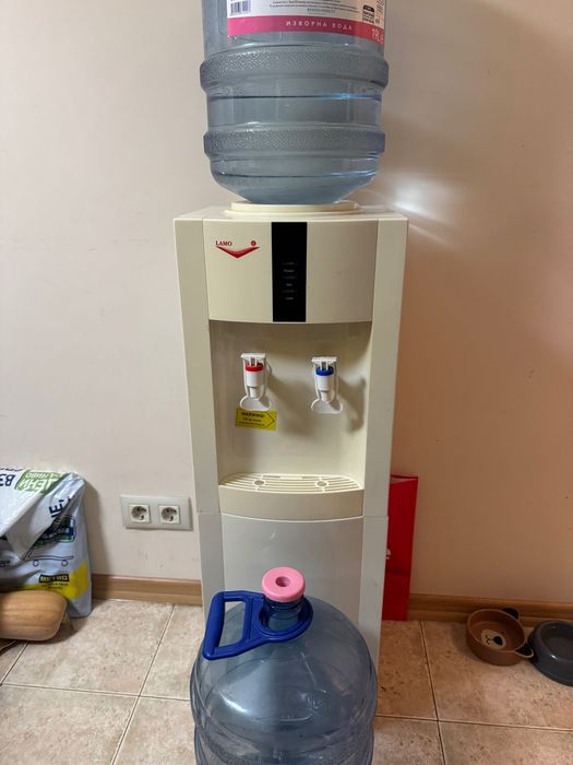 Диспенсър за вода