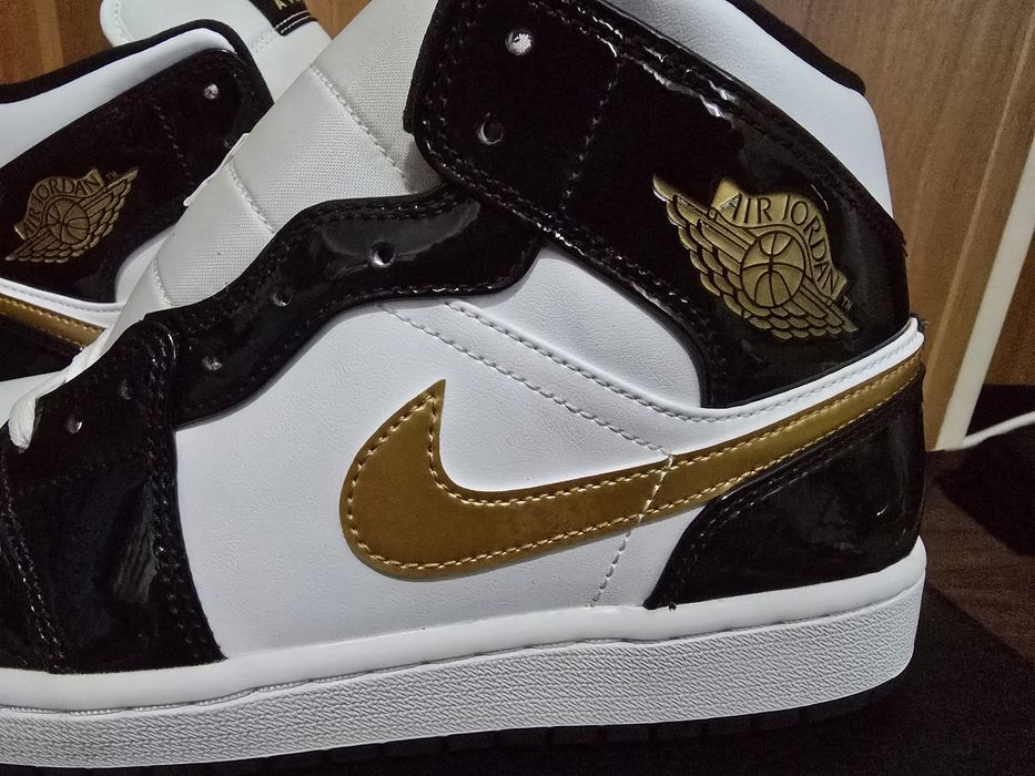 Jordan 1 Mid Black and Gold 100% originali, marimea 43