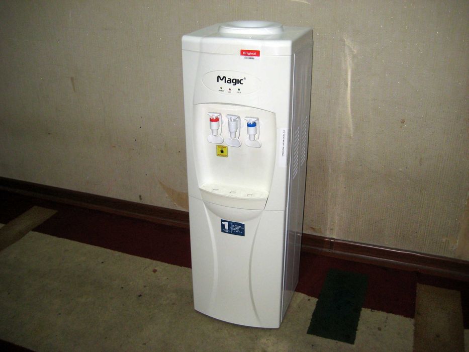 Кулер компрессорный для холодный и горячий воды хорошим состоянии!