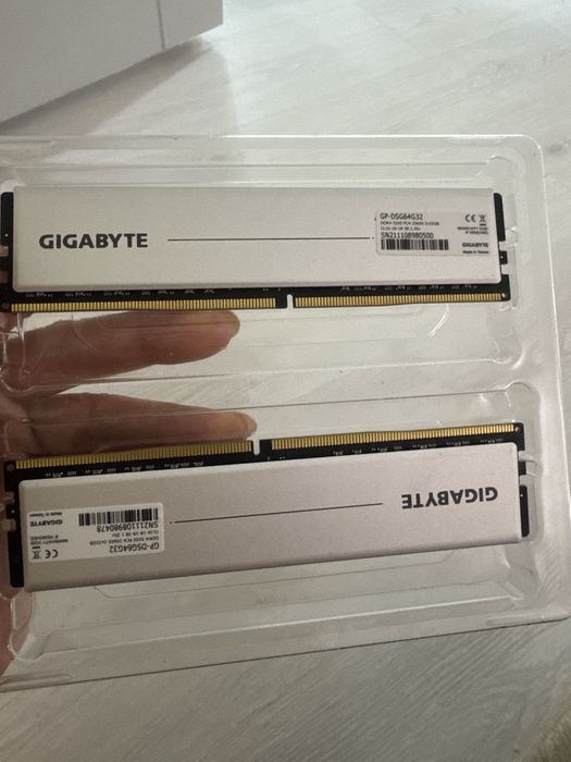 планка оперативной памяти (RAM) от компании Gigabyte