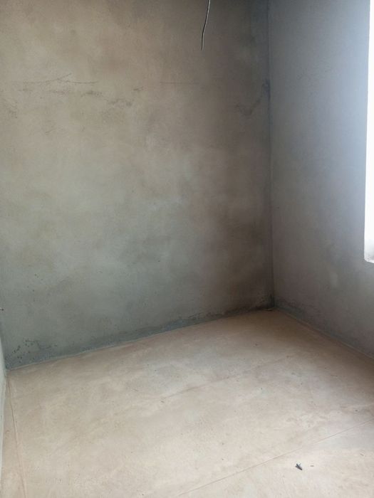 3 etaj 3 xonali 98kvadrat kvartira sotiladi