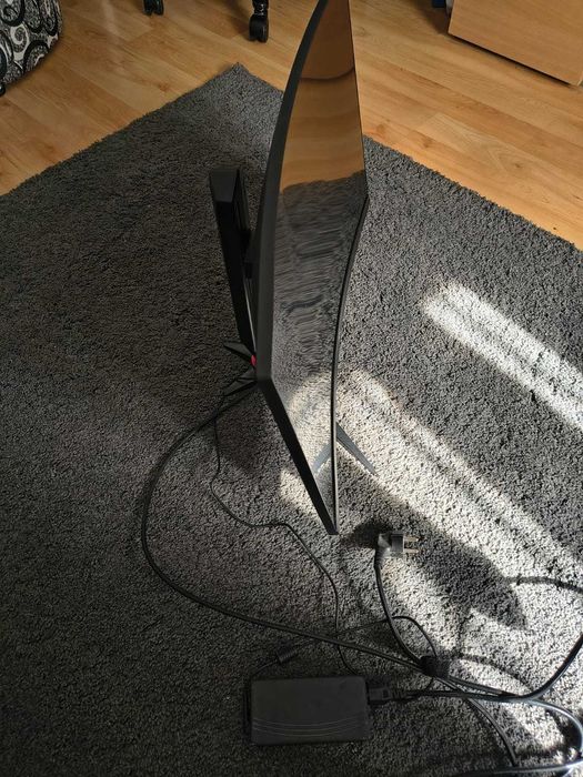 Vand monitor curbat de gaming aoc