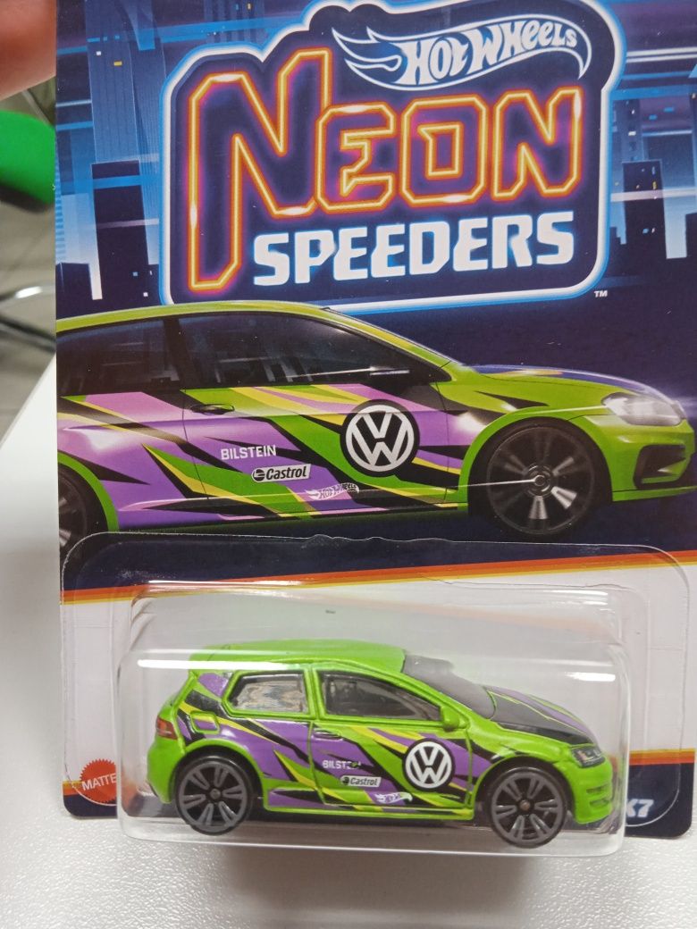 Hot wheels колички "Neon spееders"