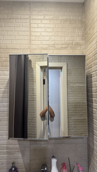 Навесной зеркальный шкафчик для ванной