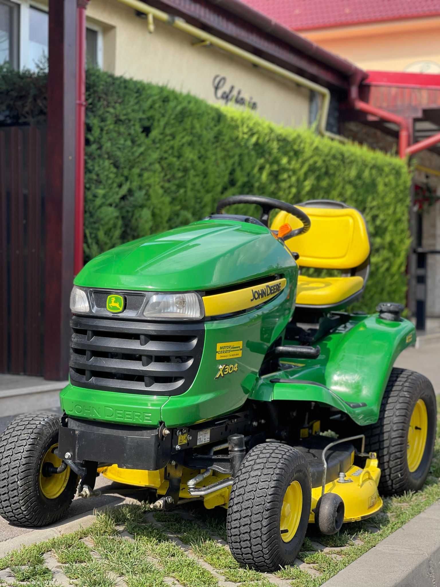 Tractoras de tuns iarba John Deere 4 Wheel steer