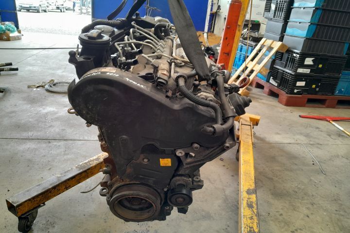 Motor fara anexe TIP MOTOR CBAB 174000KM TIP MOTOR CBAB 174000KM Volk