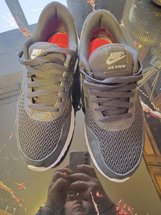 Vând adidași Nike Air System