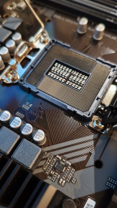 Gigabyte b760 ddr4 замяты ножки сокета
