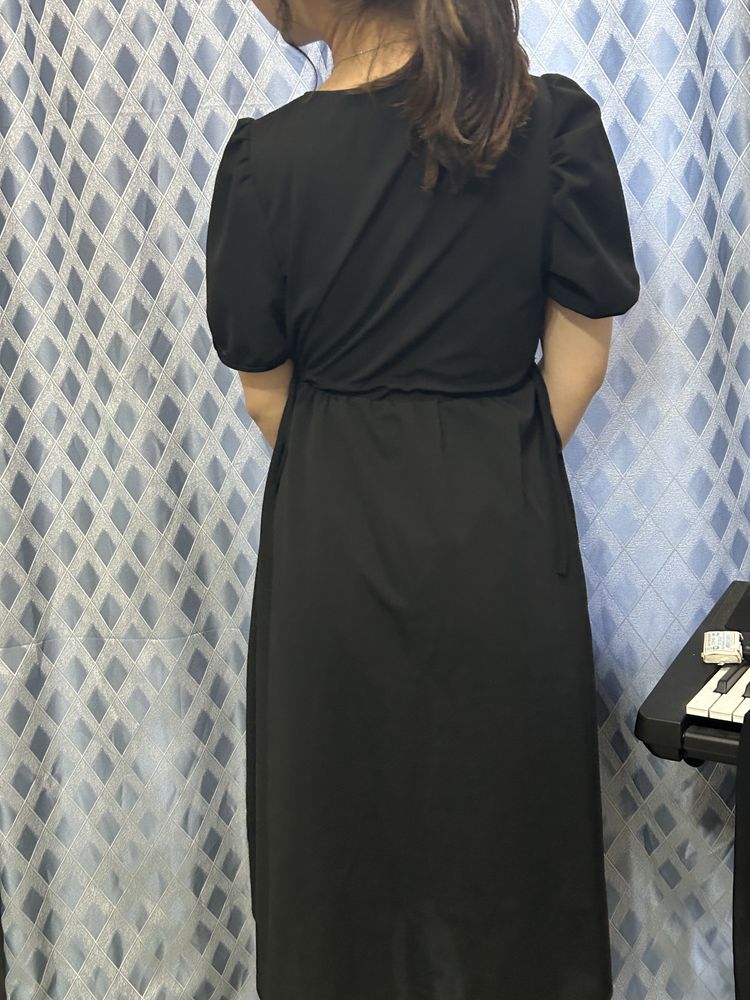 черное платье с карманами