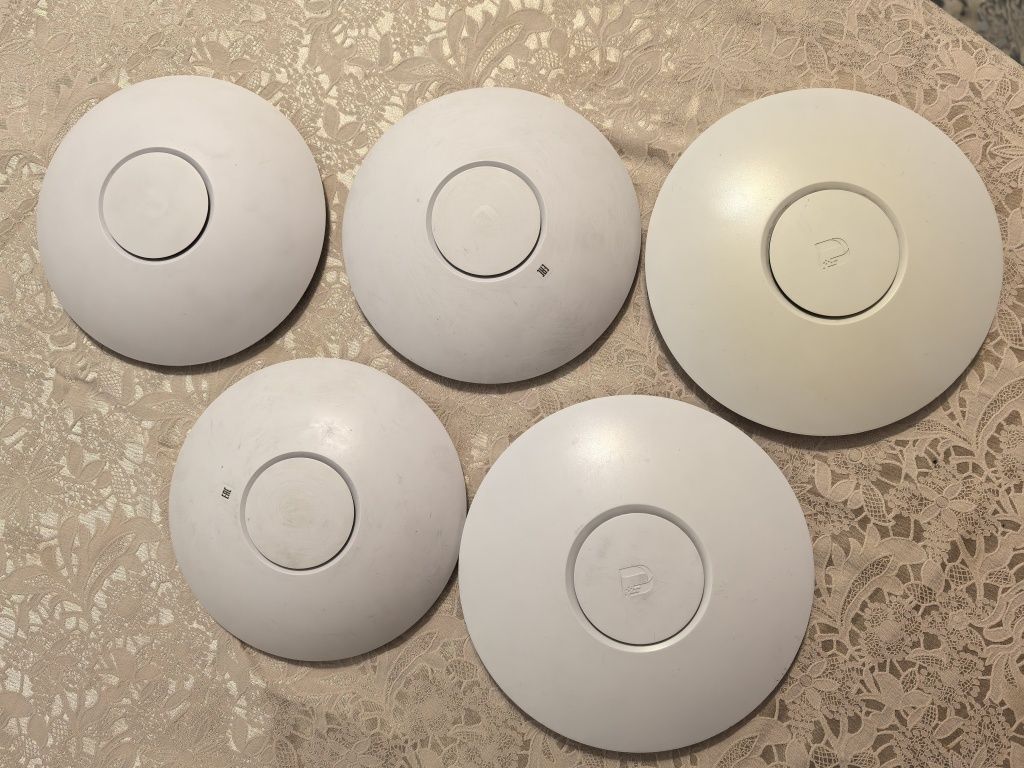 UniFi Access Point + cloud key