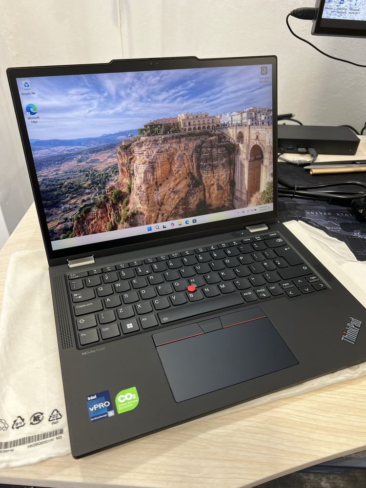 Продавам чисто нов лаптоп Lenovo x13 gen 5 - 2 в 1