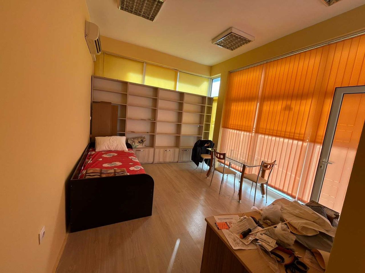 Продава се Магазин в Поморие - 30 кв.м за 1367 €/кв.м - Снимка #2