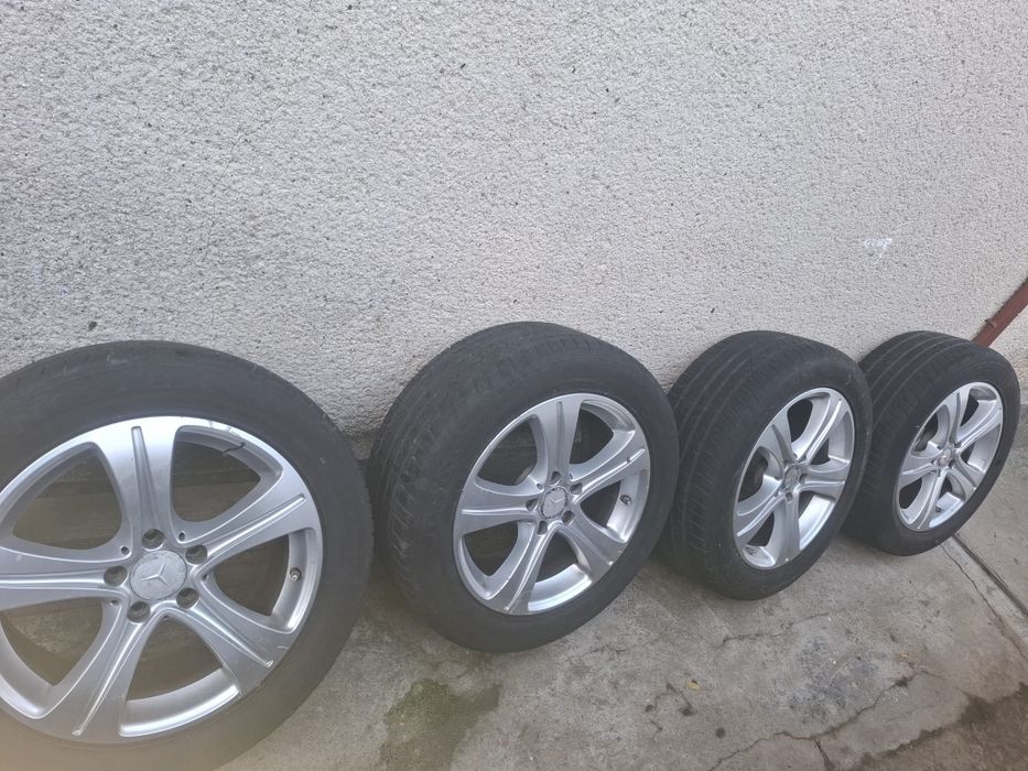Vând sau schimb anvelope cu  jante mercedes 225/55/R17