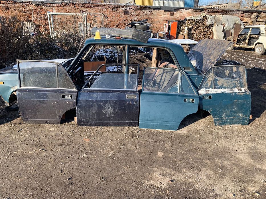 Продам передние двери  задние двери ваз 2107