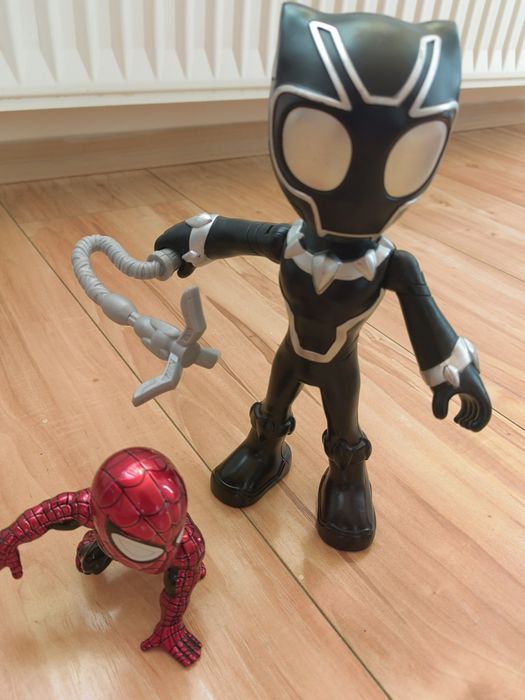 Метална фигурка спайдърмен и фигурка пантера детска играчка