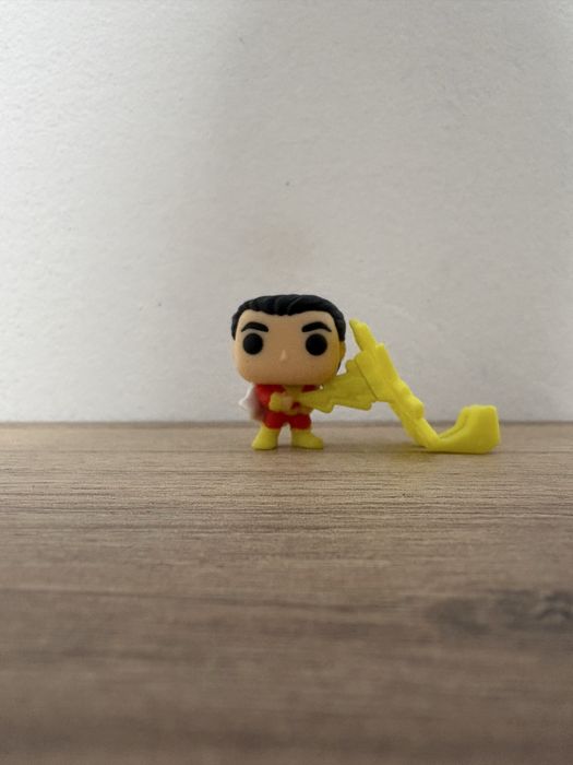 Продавам kinder фигурки