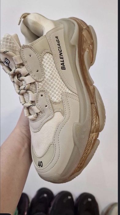 balenciaga 250 lei