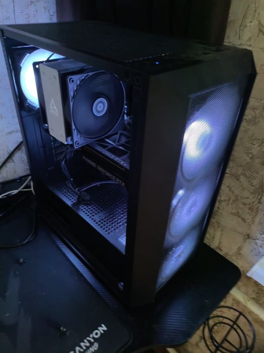 Мощен компютър 5060 TI 16 GB/32GB RAM/SSD 1 TB/Ryzen 5 9600X