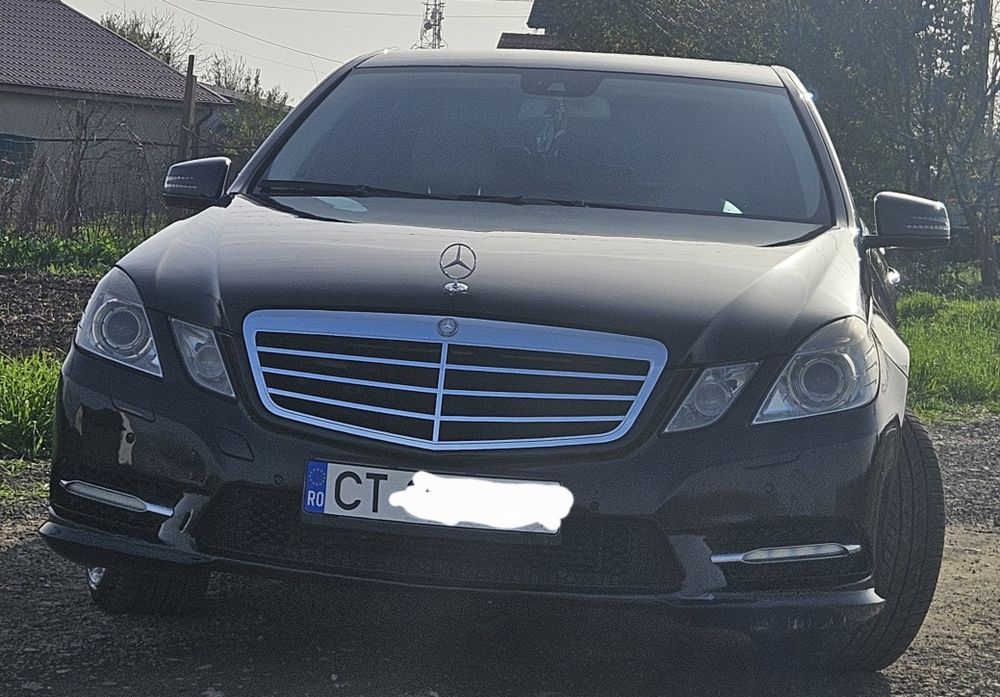 Vând mercedes-benz
