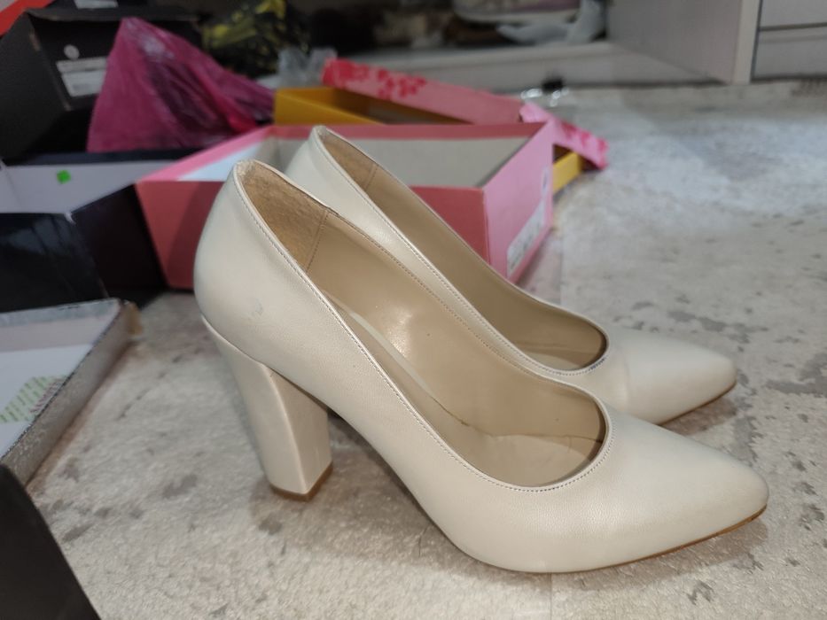 Ayollar uchun oyoq kiyim