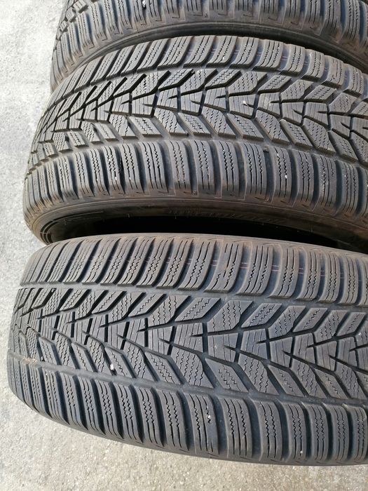 Vând 4 anvelope iarnă hankook 225.55.18