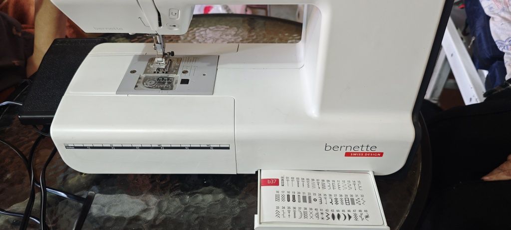 Bernette b37 yangi новый полный комплект лапки бонус иголки