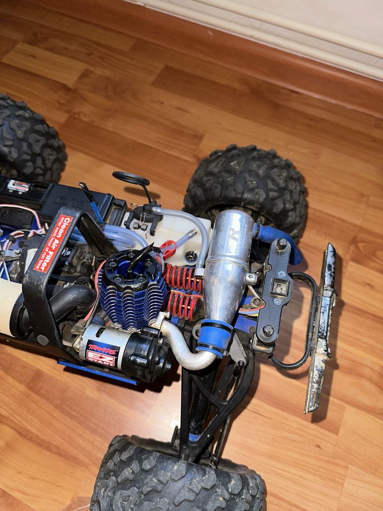 Traxxas Revo 3.3 de vanzare