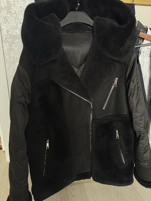 Продам комбинированную дубленку-куртка 46-48 размер, свободного кроя.