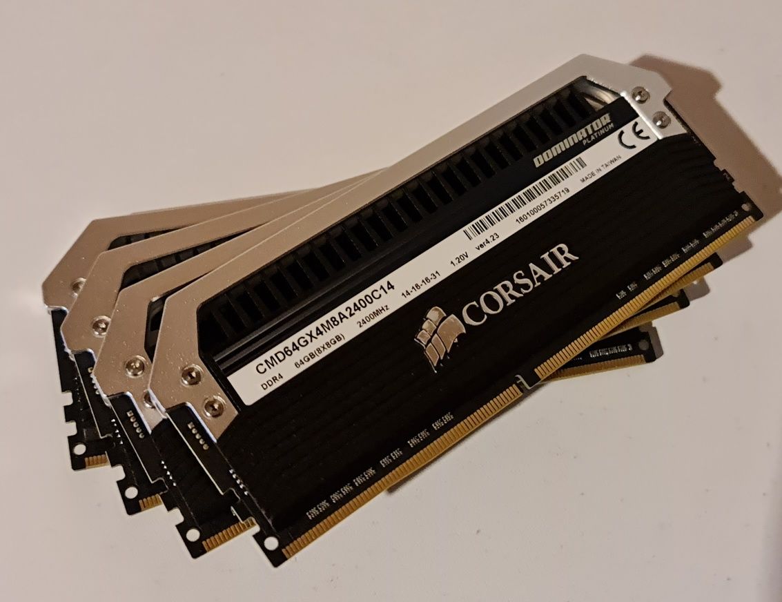 16GB RAM / 32GB RAM DDR4 2400MHz Dominator Platinum