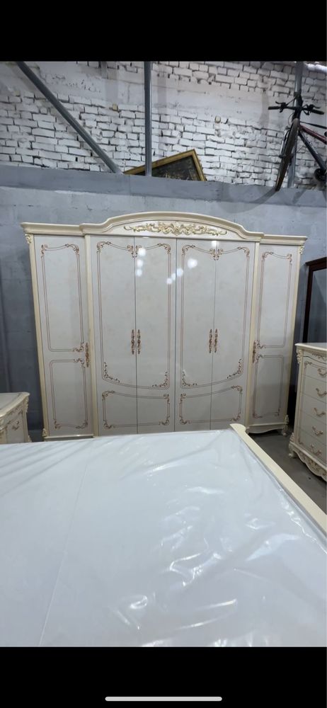 Spalni mebel.