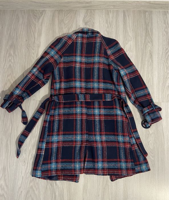 Тъмно синьо палто