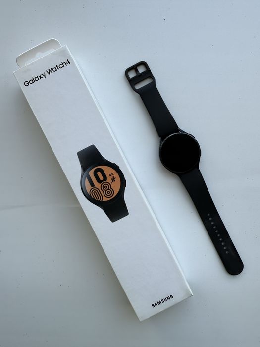 Смарт-часы Samsung Galaxy Watch 4