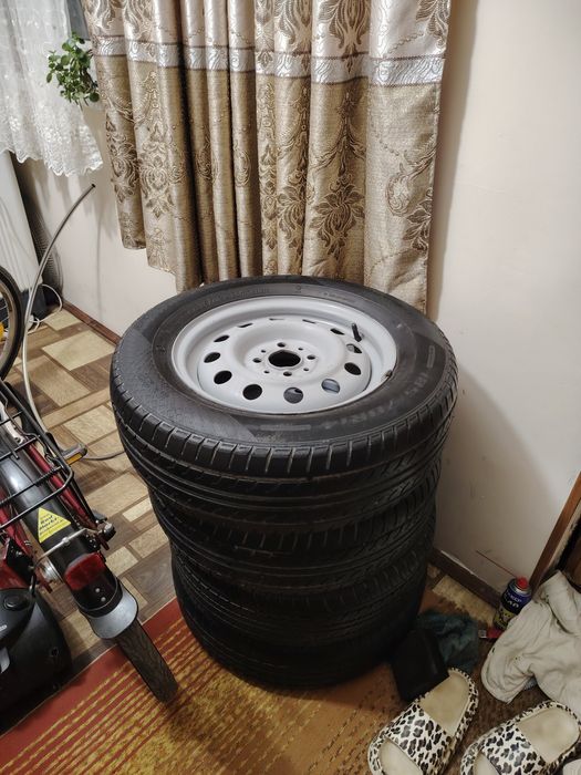 Продам заводские диски с шинами от приоры!!