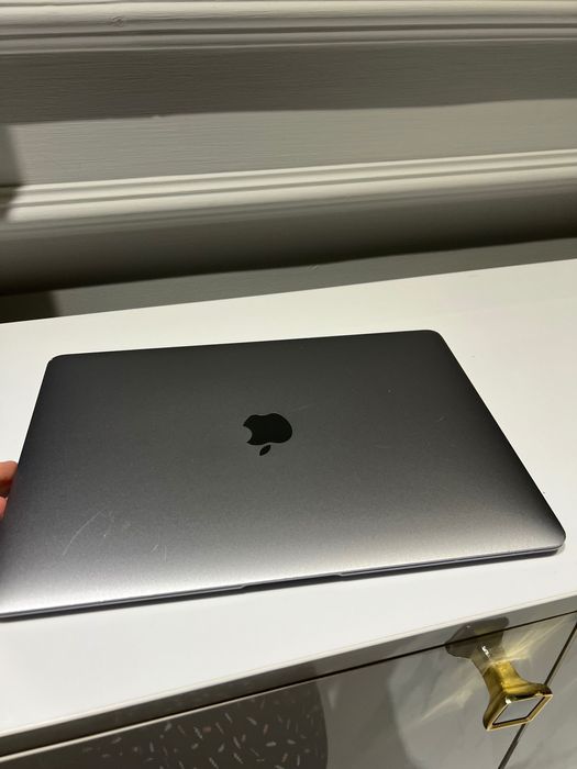 Mac book 200$ kelishiladi