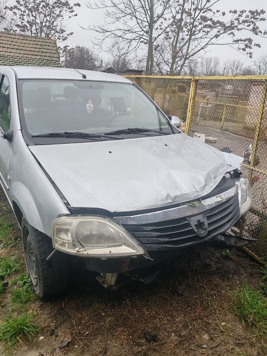 Dacia Logan avariata