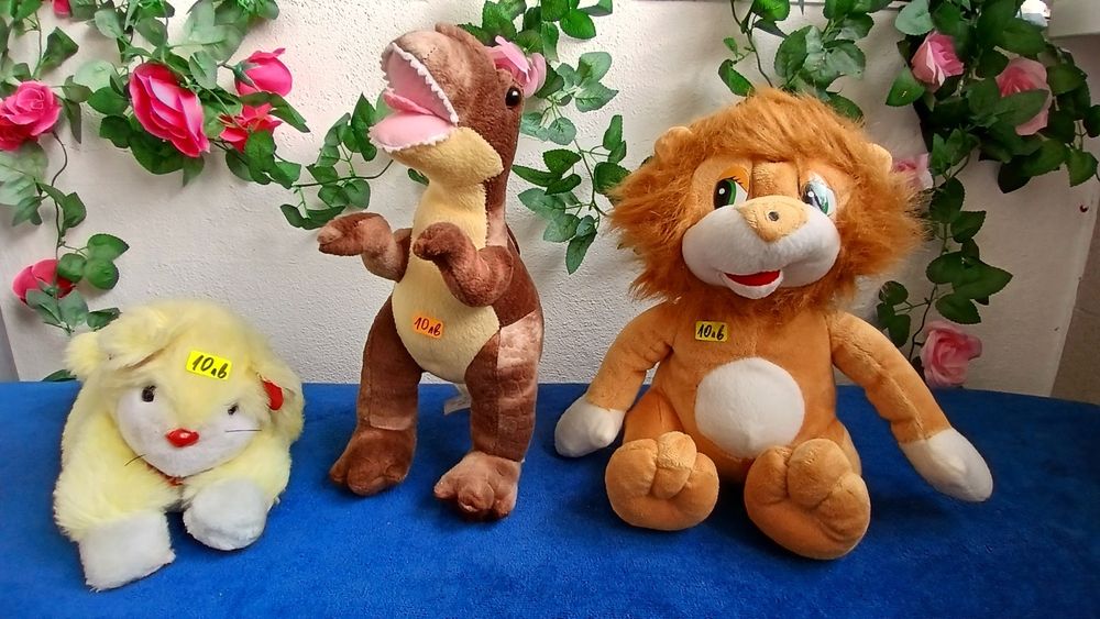 Плюшени играчки различни големини и разцветки любими на малките деца.