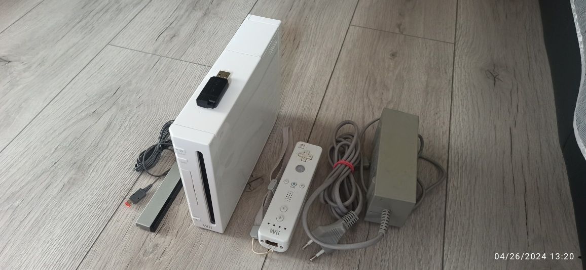 Consola Wii modata cu un controler si 180 jocuri pe stick Usb
 Consola