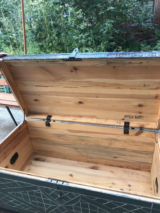 Сундук деревянный с металлической инкрустацией 120/61/58