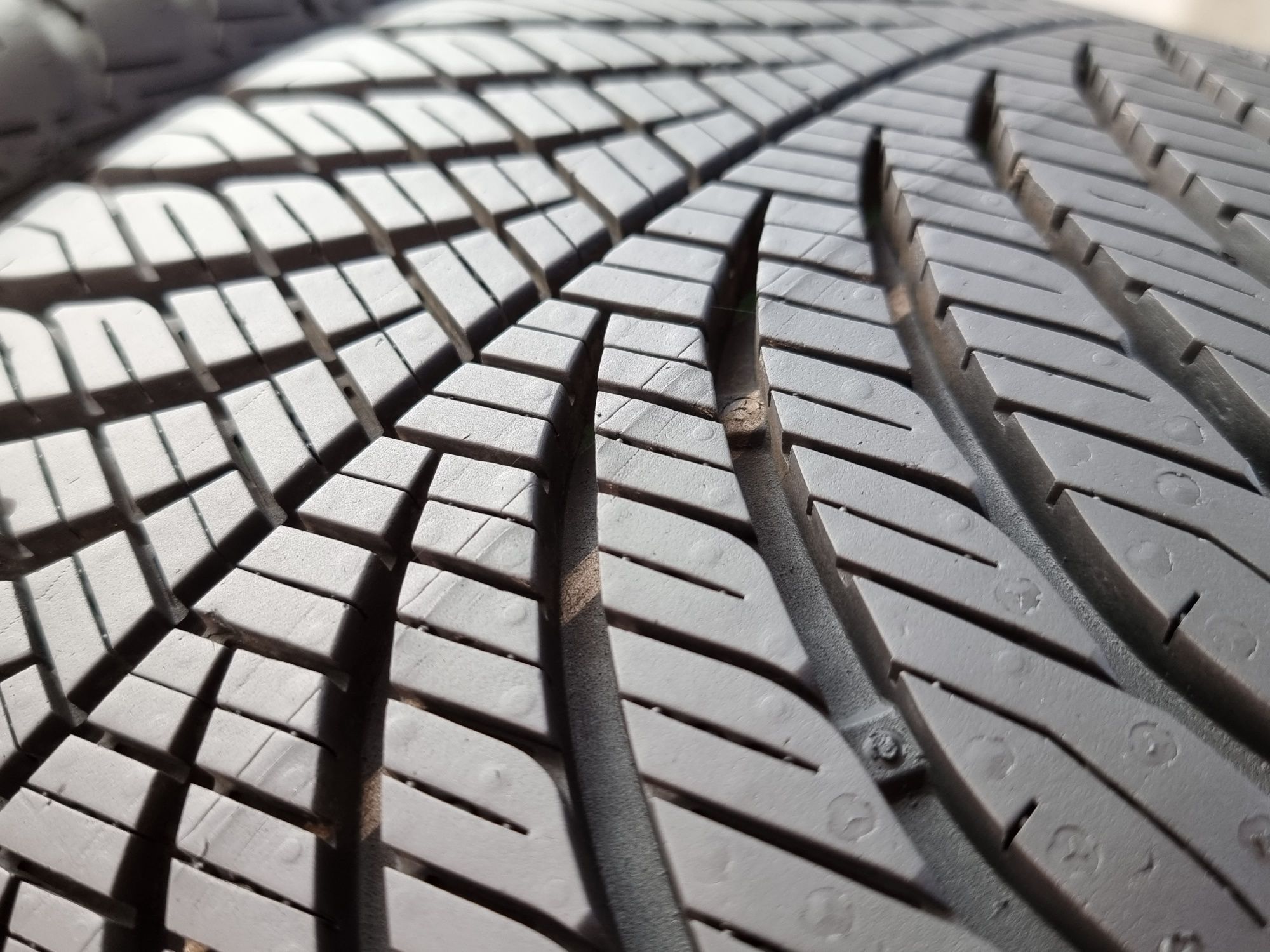 215/45/16 Goodyear 2Броя: 200лв 8.4мм